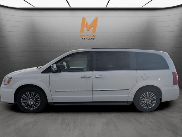 2013 Chrysler Town and Country Touring-L FWD