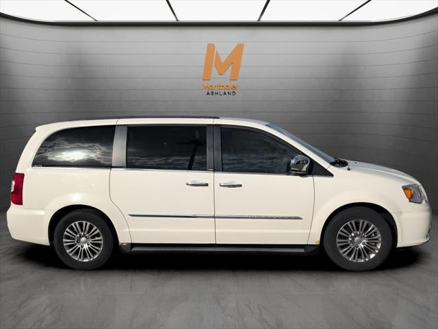 2013 Chrysler Town and Country Touring-L FWD