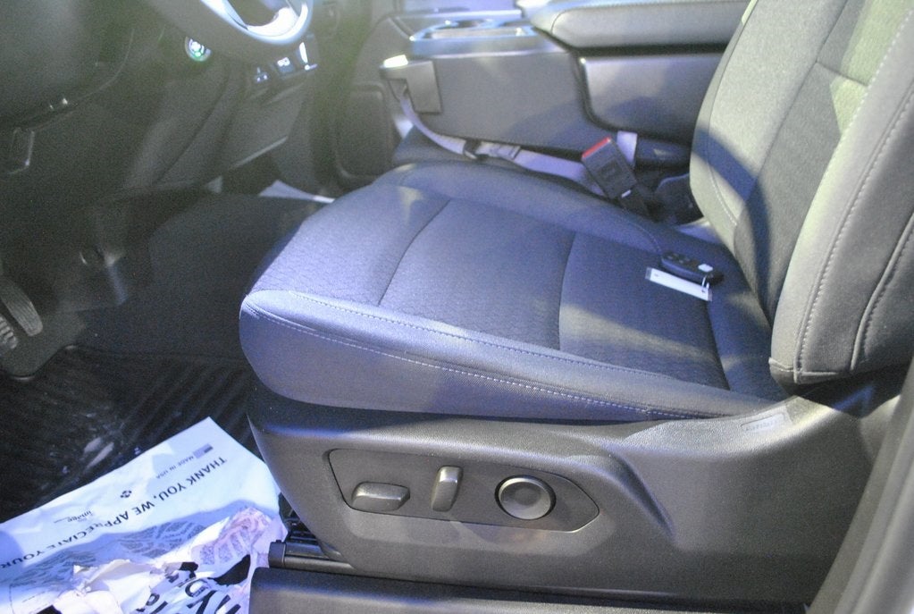 2024 Chevrolet Silverado HD Custom Crew Cab 4x4 6.6L V8