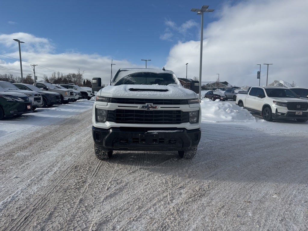 2024 Chevrolet Silverado HD Custom Crew Cab 4x4 6.6L V8