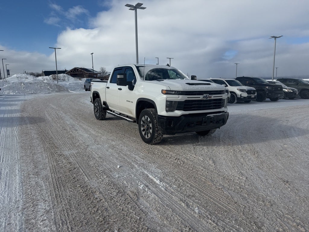 2024 Chevrolet Silverado HD Custom Crew Cab 4x4 6.6L V8