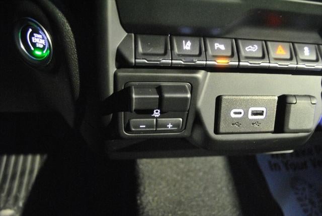 2024 Chevrolet Silverado HD Custom Crew Cab 4x4 6.6L V8