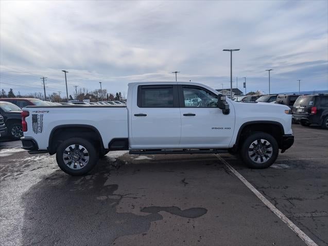 2024 Chevrolet Silverado HD Custom Crew Cab 4x4 6.6L V8
