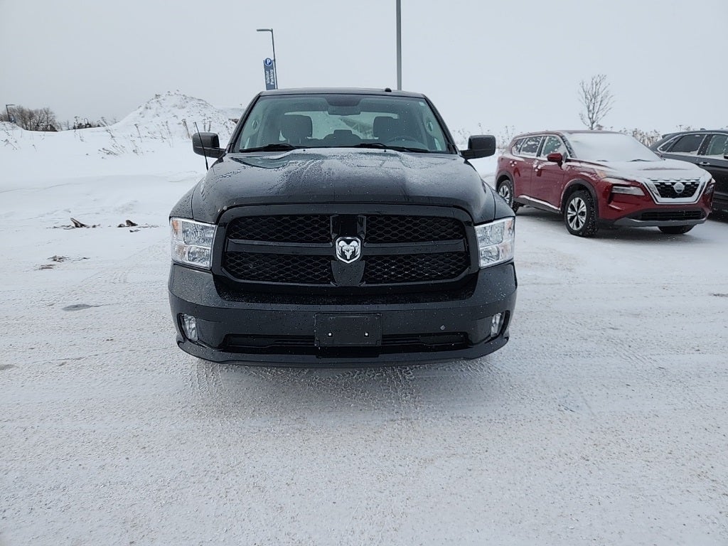 2016 RAM 1500 Express Crew Cab 4x4 5.7L V8