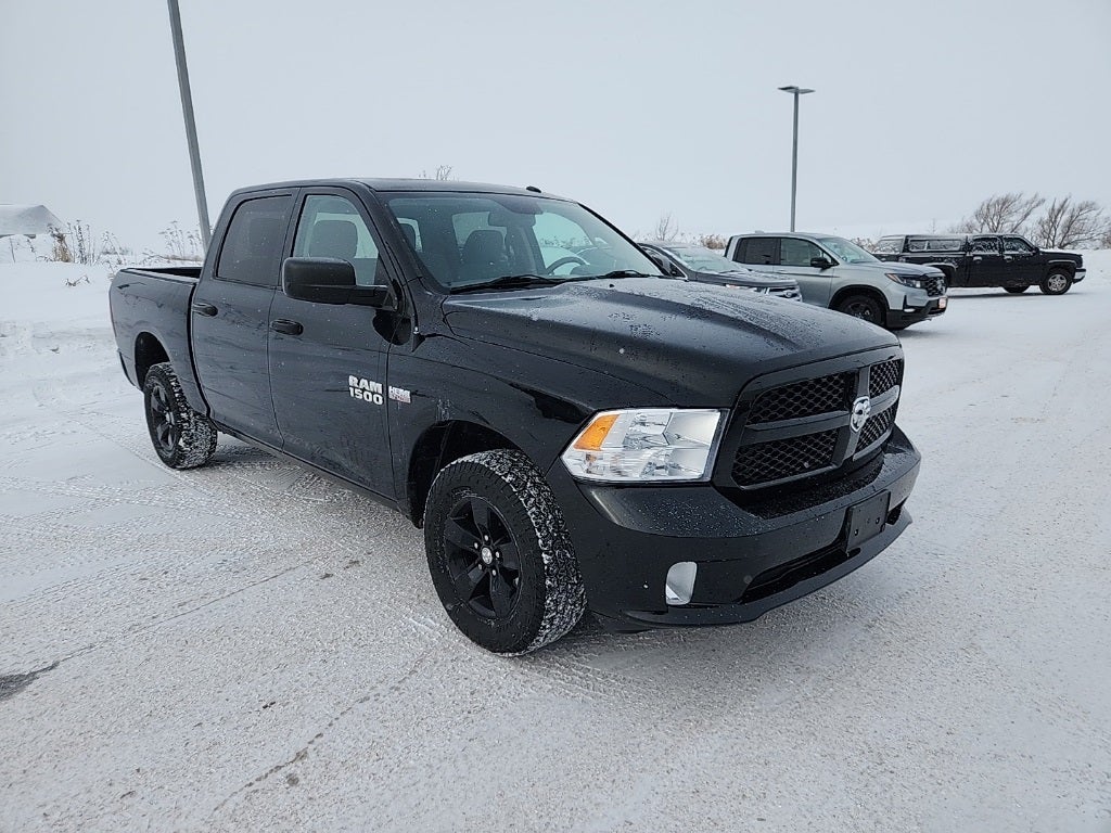 2016 RAM 1500 Express Crew Cab 4x4 5.7L V8