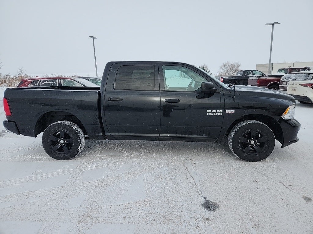 2016 RAM 1500 Express Crew Cab 4x4 5.7L V8