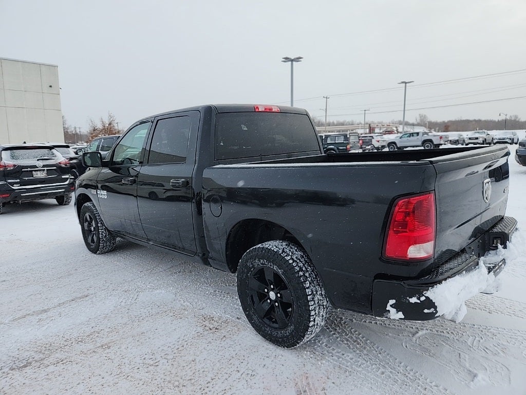 2016 RAM 1500 Express Crew Cab 4x4 5.7L V8