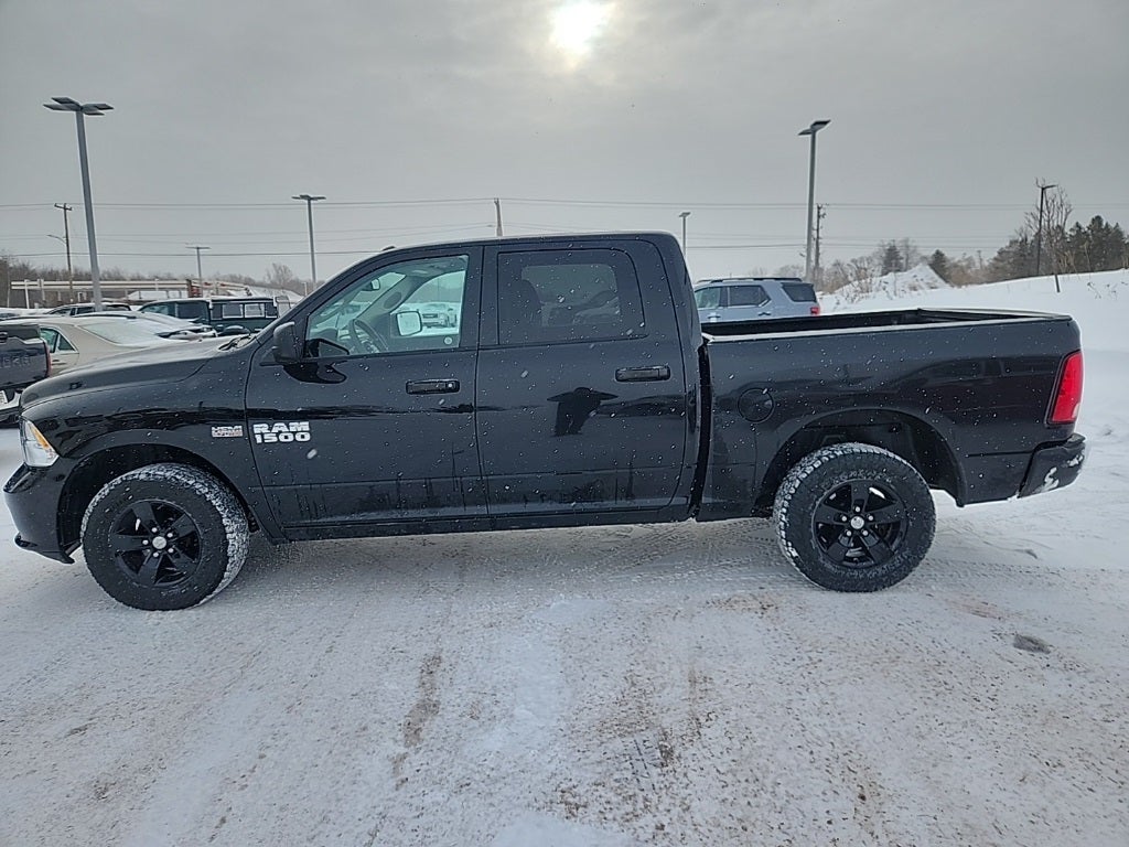 2016 RAM 1500 Express Crew Cab 4x4 5.7L V8