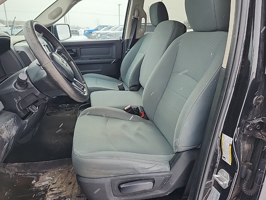 2016 RAM 1500 Express Crew Cab 4x4 5.7L V8