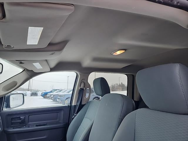 2016 RAM 1500 Express Crew Cab 4x4 5.7L V8