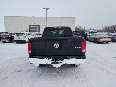 2016 RAM 1500 Express Crew Cab 4x4 5.7L V8