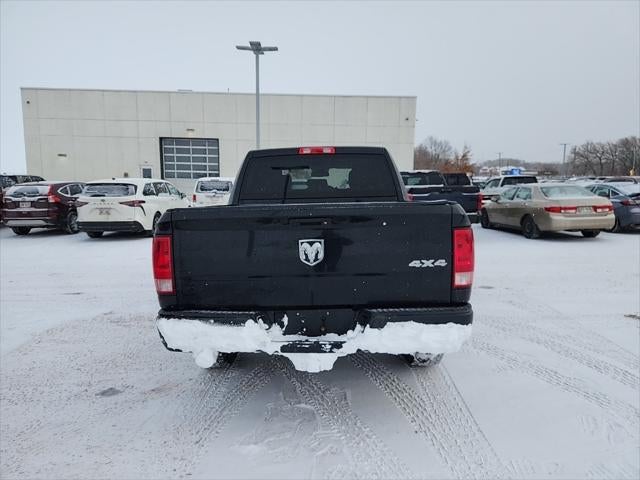 2016 RAM 1500 Express Crew Cab 4x4 5.7L V8