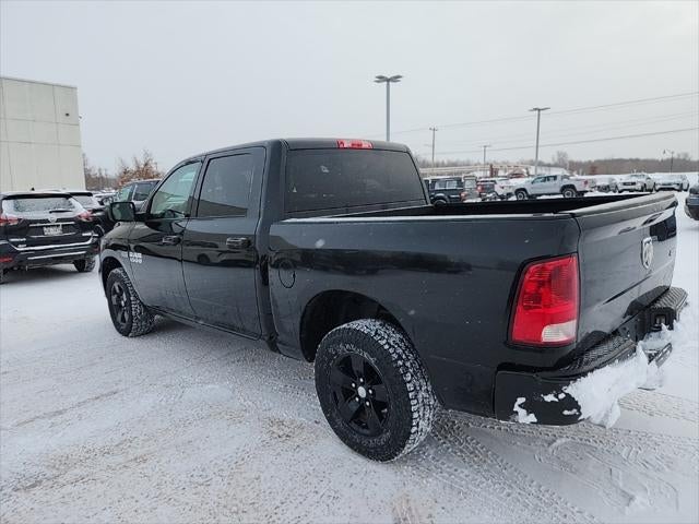 2016 RAM 1500 Express Crew Cab 4x4 5.7L V8