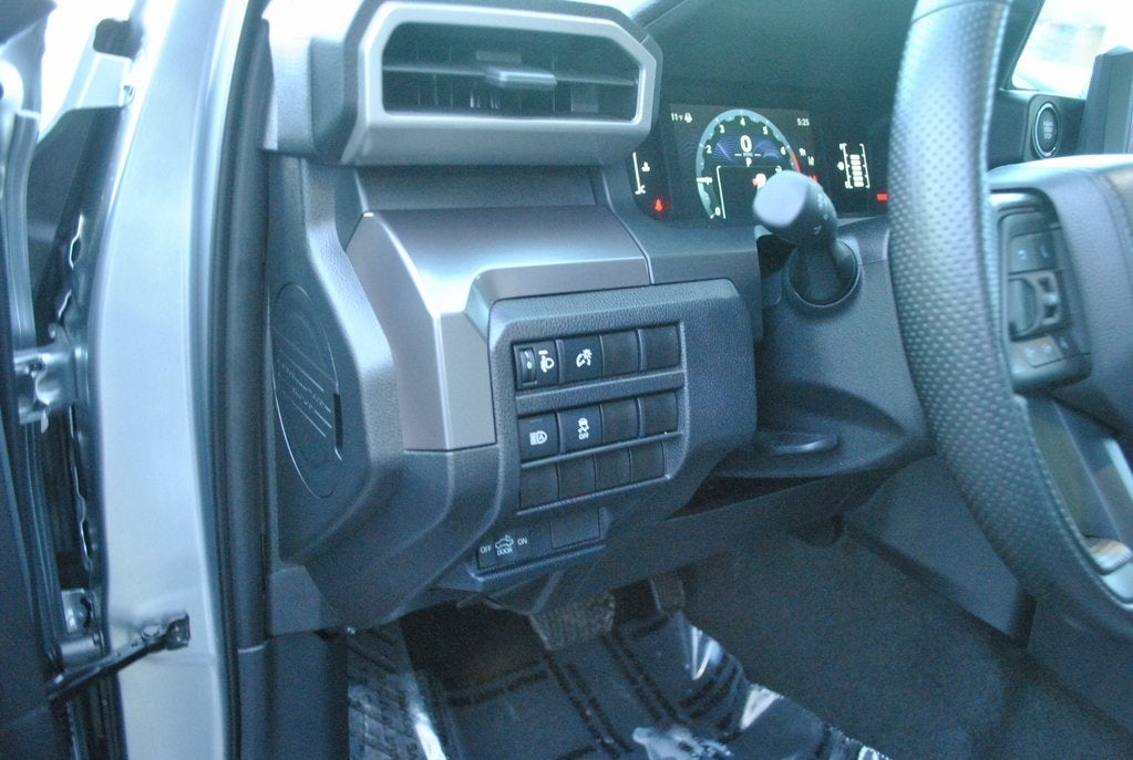 2025 Toyota TACOMA SR5 SR5 Double Cab 4x4