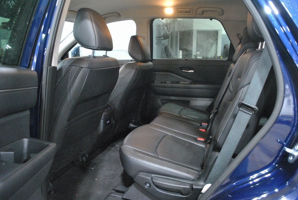 2025 Nissan Pathfinder SL AWD