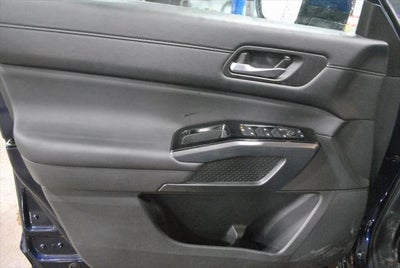 2025 Nissan Pathfinder SL AWD