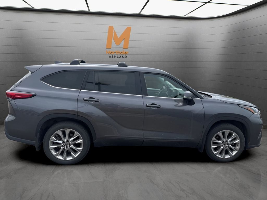 2022 Toyota Highlander Limited 8 Passenger AWD