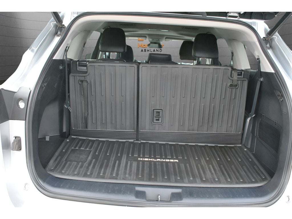 2021 Toyota HIGHLANDER XLE AWD 8 Passenger