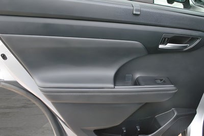 2021 Toyota HIGHLANDER XLE AWD 8 Passenger