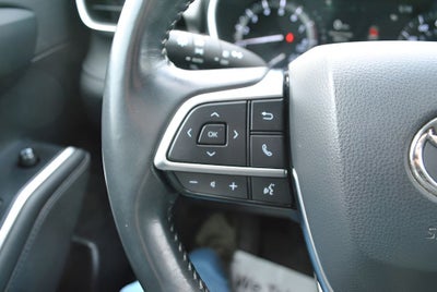 2021 Toyota HIGHLANDER XLE AWD 8 Passenger
