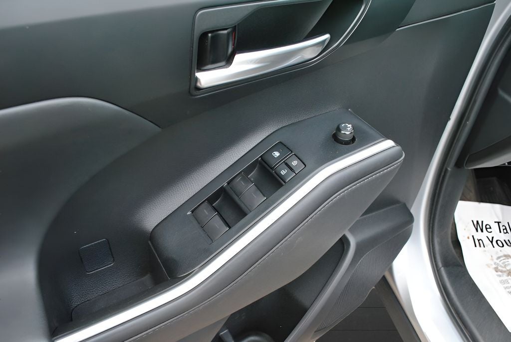 2021 Toyota HIGHLANDER XLE AWD 8 Passenger