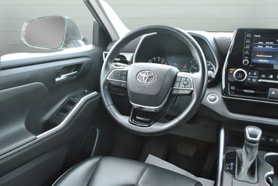 2021 Toyota HIGHLANDER XLE AWD 8 Passenger