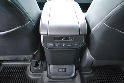 2021 Toyota HIGHLANDER XLE AWD 8 Passenger