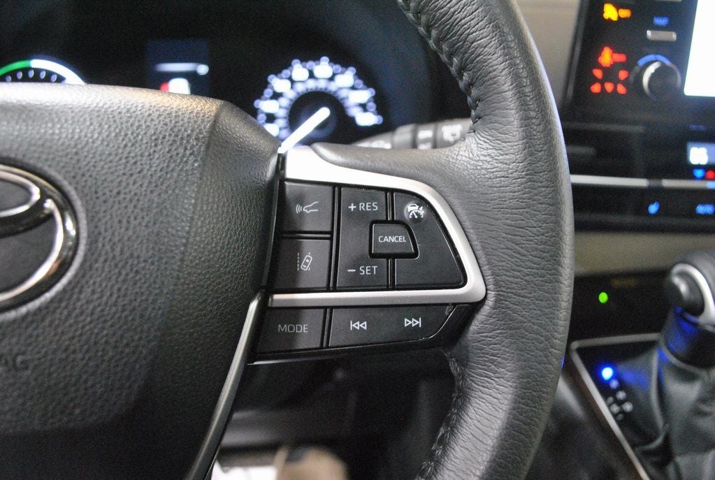 2023 Toyota SIENNA XLE XLE 7 Passenger Plus Package FWD