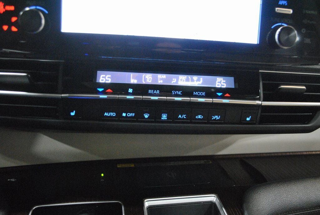 2023 Toyota SIENNA XLE XLE 7 Passenger Plus Package FWD