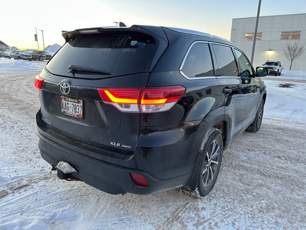 2018 Toyota HIGHLANDER XLE 7 Passenger AWD