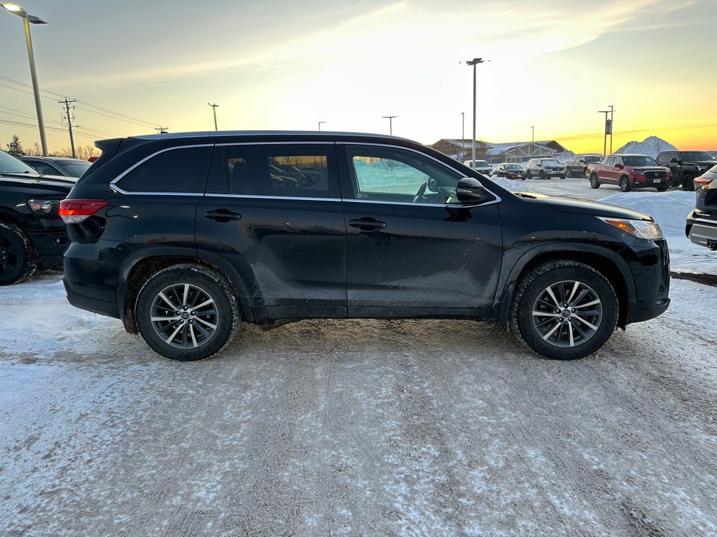 2018 Toyota HIGHLANDER XLE 7 Passenger AWD