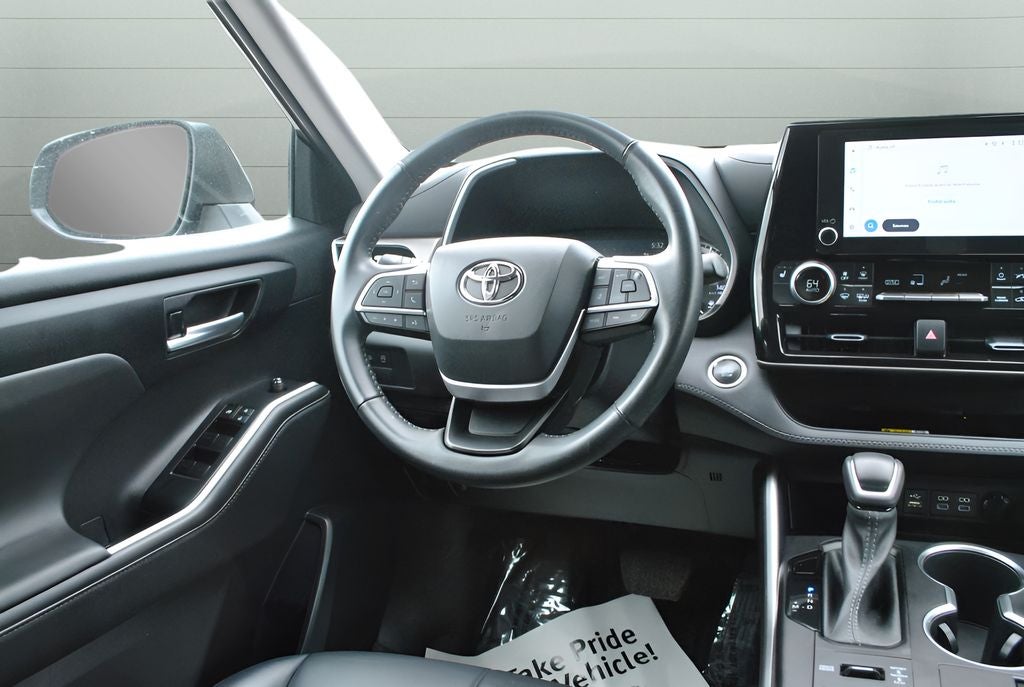2023 Toyota HIGHLANDER XLE 8 Passenger AWD