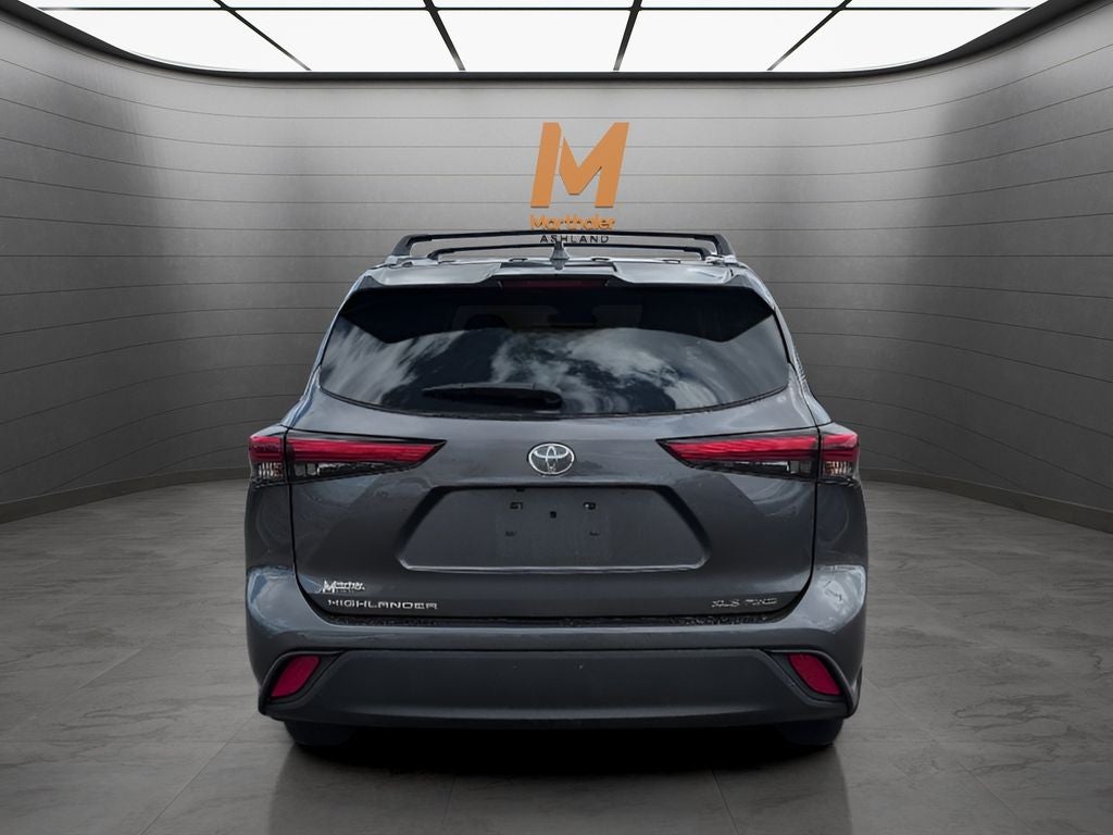 2023 Toyota Highlander XLE 8 Passenger AWD