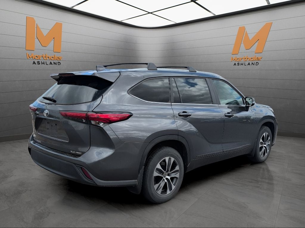 2023 Toyota Highlander XLE 8 Passenger AWD