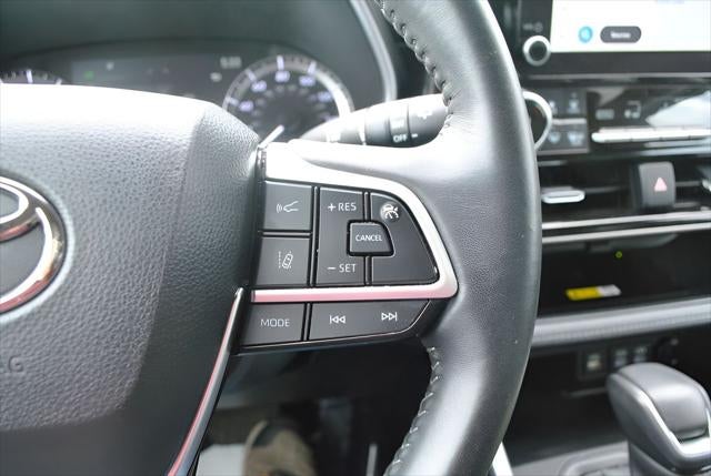 2023 Toyota HIGHLANDER XLE 8 Passenger AWD