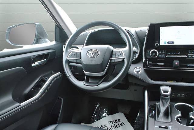2023 Toyota HIGHLANDER XLE 8 Passenger AWD