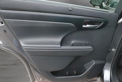 2023 Toyota HIGHLANDER XLE 8 Passenger AWD