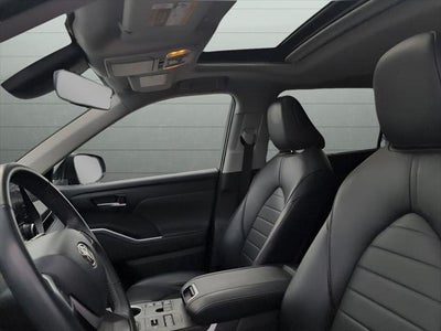 2023 Toyota HIGHLANDER XLE 8 Passenger AWD