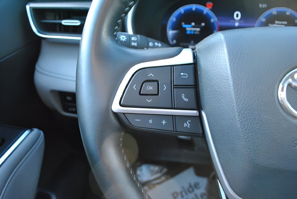 2023 Toyota Highlander Limited AWD / 8 Passenger