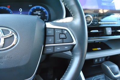 2023 Toyota Highlander Limited AWD / 8 Passenger