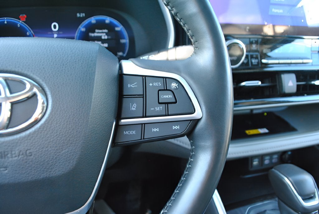 2023 Toyota Highlander Limited AWD / 8 Passenger