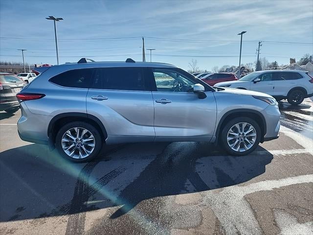 2023 Toyota HIGHLANDER Limited AWD 8 Passenger