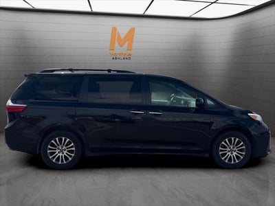 2020 Toyota SIENNA XLE 3.5L XLE 8 Passenger FWD